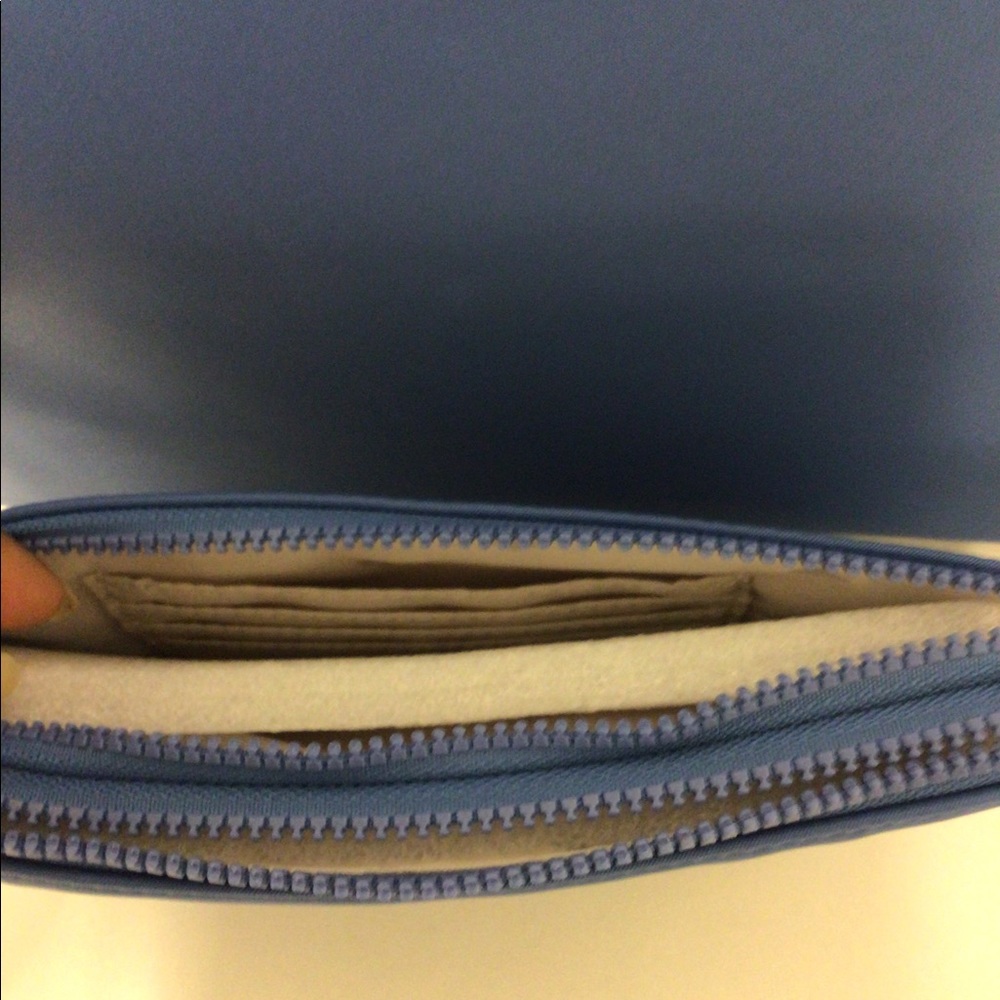 NWT Kate Spade Nylon Tote w/Wristlet - Picture 5 of 7